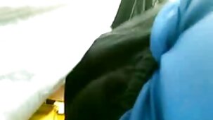 Brunette baise avec un film x francais mature basketteur sur le lit