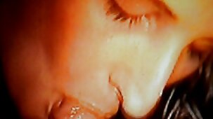 Baisée video gratuit film porno une shlendra sans problème dans des toilettes publiques