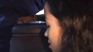 Une blonde en video porno gratuite free movie silicone séduit un mec avec une casquette