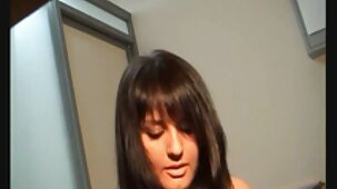 Un homme sournois a vidéo gratuite film x baisé une fille à lunettes