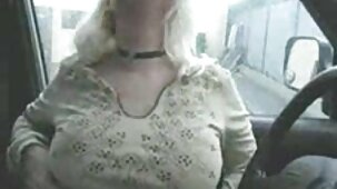 Une mamie lubrique baise sa petite-fille vidéo x en ligne dans la chatte