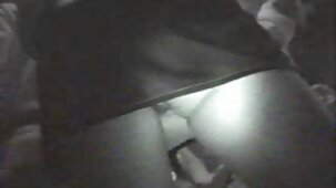 Un étudiant cool caresse le capuchon video xxxl porno gratuit avec un vibromasseur