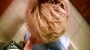 Un homme gonflé a baisé un étudiant vidéos gratuites de x sur la table
