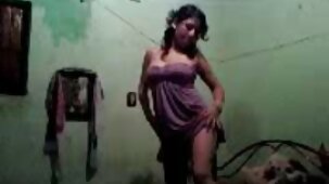 Un cow-boy blessé chevauche une fille sur une bite x video porno gratuite