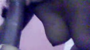 Une fille avec une jeune chatte video porno gratuit français s'allume avec un mec