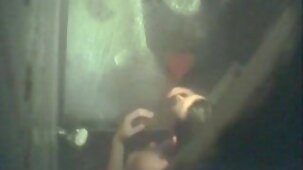Une blonde habile s'est assise avec une chatte sur le visage d'un homme noir video x femme grosse