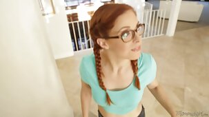 Une femme au foyer en bas se fait baiser par un mec et n'oublie pas son videos de x gratuites amie