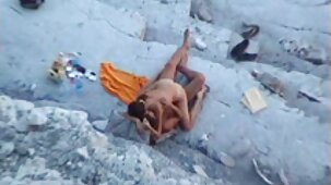 Avec une persévérance enviable, le veau suce le xxxl video porno gratuit nègre