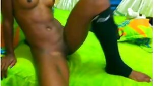 Juste dans le parc, une blonde film video sexe gratuit avale une bonne bite