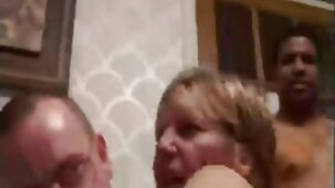 Un gros homme baise une fille dans la video film de sex gratuit chatte