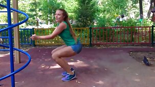 Une extrait video x amateur rousse calculatrice baise un vieil homme sur le canapé