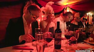 Les gars film video pornographie ont donné du sexe aux filles le jour de la Saint-Valentin