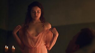 Avec une bite massive, le mec pénètre activement film porno sensuel gratuit les culs des filles