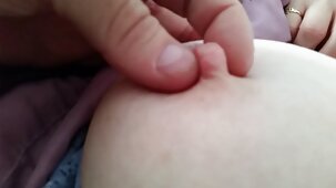 Maman aux cheveux noirs film porno a télécharger gratuitement expérimentée suce jusqu'à ce qu'elle éjacule