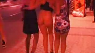 Jolie fille video porno gratuite free movie à bretelles suce la bite d'un homme