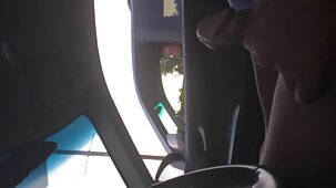 La fille en jupe a vidéo gratuite x arraché la bite du skinhead du Maine