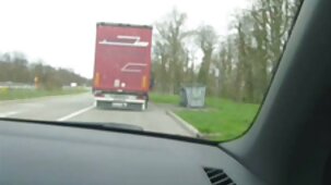 Un mec avec un gros buzz baise une extrait video porno fille en bas