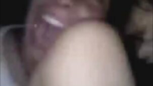 Fille à lunettes film porno a télécharger gratuitement suce un beau phallus
