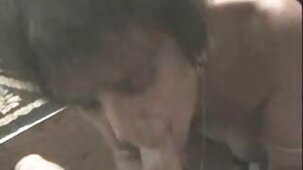 Ne gratuit video x peut pas se calmer et aime le prendre dans sa bouche