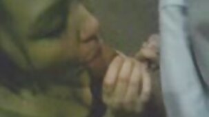 Baisée et aspirée dans extrait video porno la bouche d'une jolie nana blonde