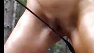 L'homme s'est déshabillé tukif film porno gratuit et a forcé la rousse à sucer