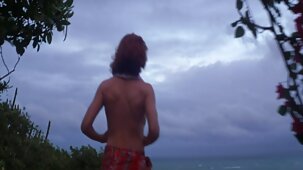 Isolés sur le toit, les jeunes video de film x gratuit font l'amour