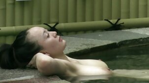 Dame excitée se x vidéo gratuit baise sur le canapé