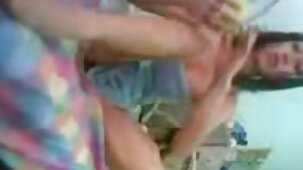 Un mec blanc vidéo film porno gratuit avec une énorme bite a ramassé une femme noire dans la rue