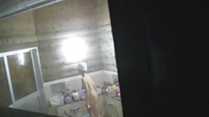 La beauté telecharger film porno xxx agenouillée suce la bite de l'homme