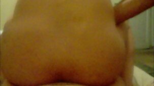 Une fille de massage sexy écarte les film porno sensuel gratuit cuisses